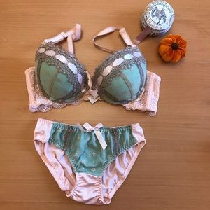 Vintage bra and panty set